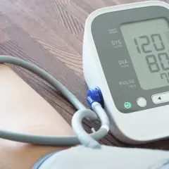 Pomiar ciśnienia krwi: 120/80, puls 70. Gdy masz wysokie ciśnienie, co robić? Skonsultuj się z lekarzem.