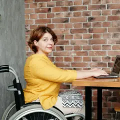 Praca 12h dla osoby niepełnosprawnej? Odkryj zasady i procedury!
