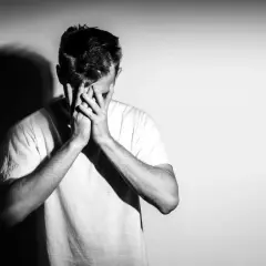 Załamanie psychiczne: objawy, przyczyny i gdzie szukać pomocy?