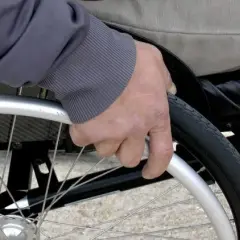 Co ile lat wózek inwalidzki z NFZ? Zasady, limity, wyjątki.