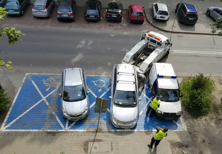 Niepełnosprawni: Parkowanie na kopertach i w SPP uniknij kar!