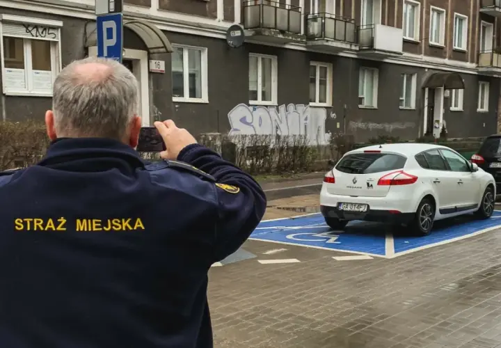 Miejsca dla niepełnosprawnych: Ile, jak i kto? Uniknij mandatu!