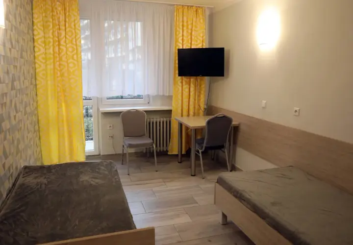 Twój pokój w sanatorium NFZ: Kto decyduje i czy masz wpływ?
