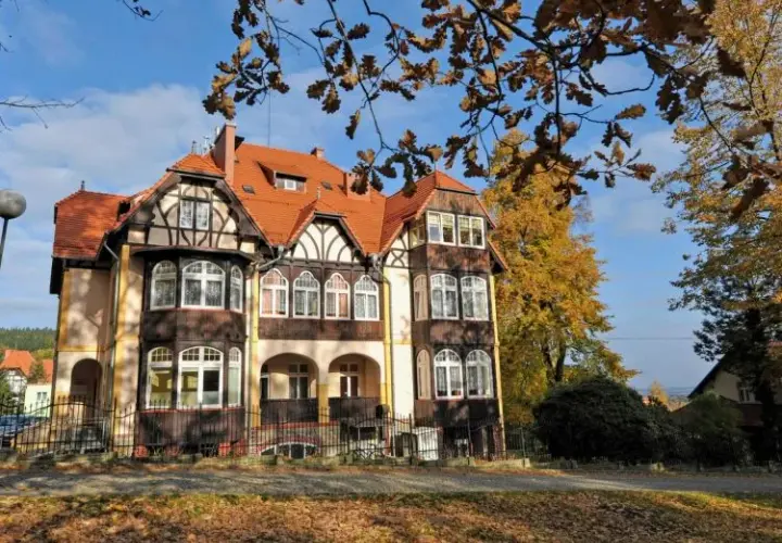 Sanatorium Świeradów-Zdrój: NFZ czy prywatnie? Przewodnik dla seniora