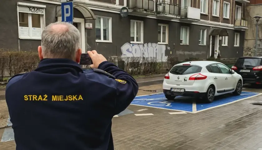 Miejsca dla niepełnosprawnych: Ile, jak i kto? Uniknij mandatu!