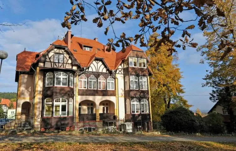 Sanatorium Świeradów-Zdrój: NFZ czy prywatnie? Przewodnik dla seniora