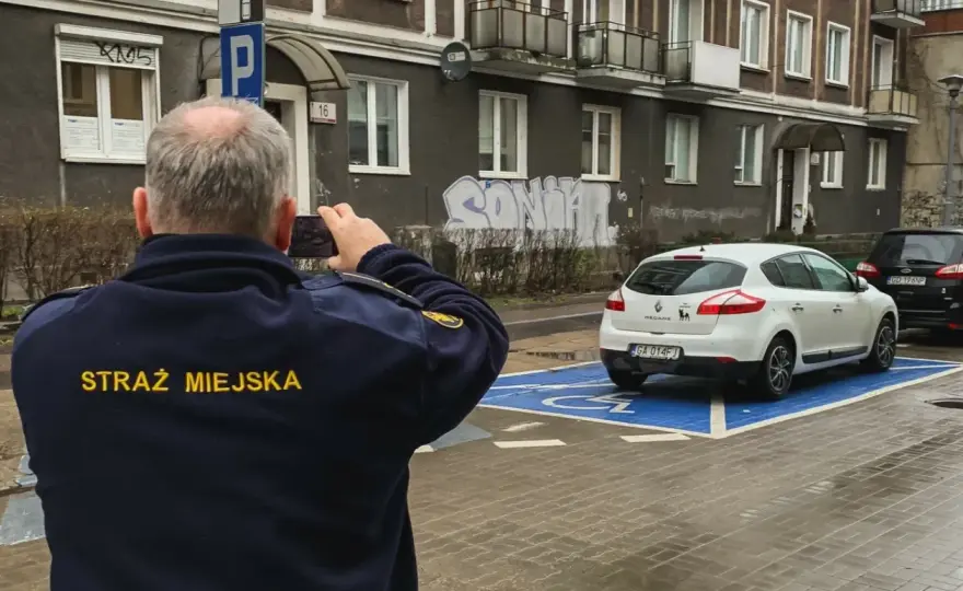 Miejsca dla niepełnosprawnych: Ile, jak i kto? Uniknij mandatu!