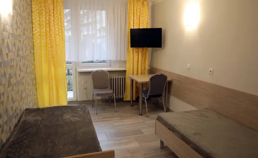 Twój pokój w sanatorium NFZ: Kto decyduje i czy masz wpływ?