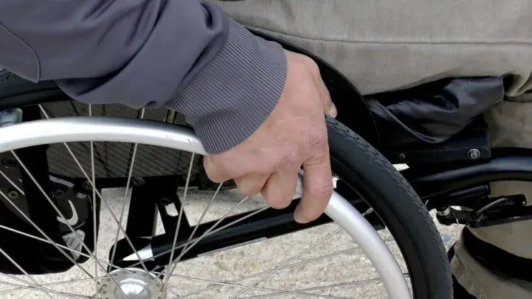 Co ile lat wózek inwalidzki z NFZ? Zasady, limity, wyjątki.