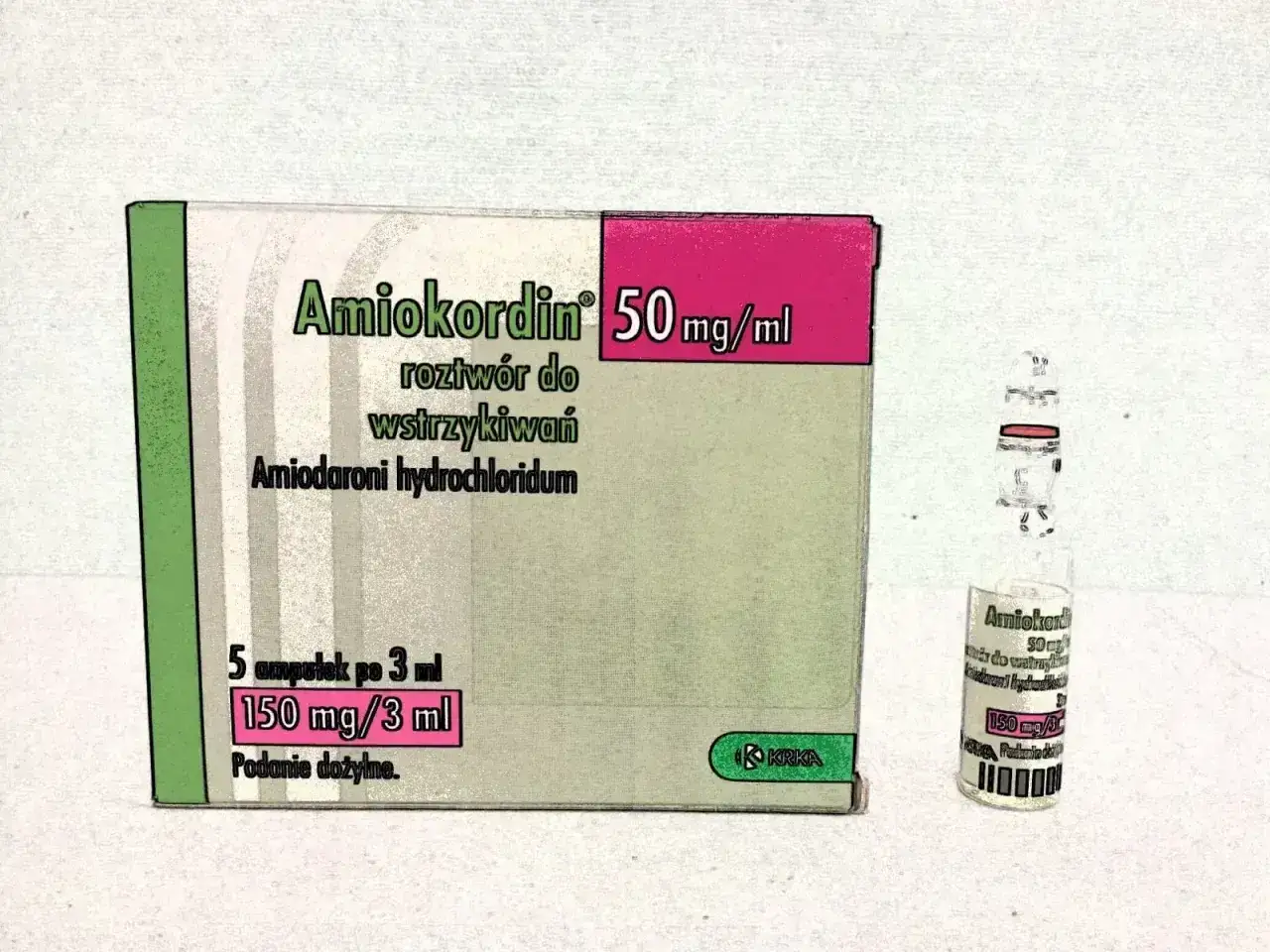 Amiokordin na co? To lek w ampułkach z chlorowodorkiem amiodaronu, stosowany dożylnie w leczeniu zaburzeń rytmu serca.