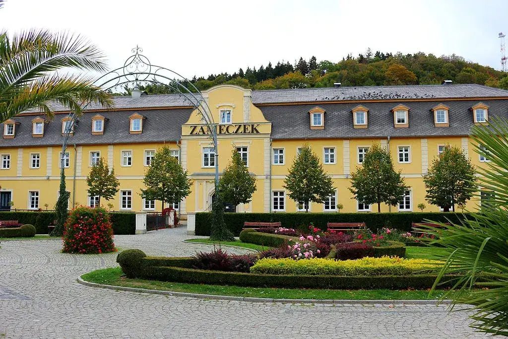 Sanatorium Zameczek Kudowa Zdrój budynek park zdrojowy