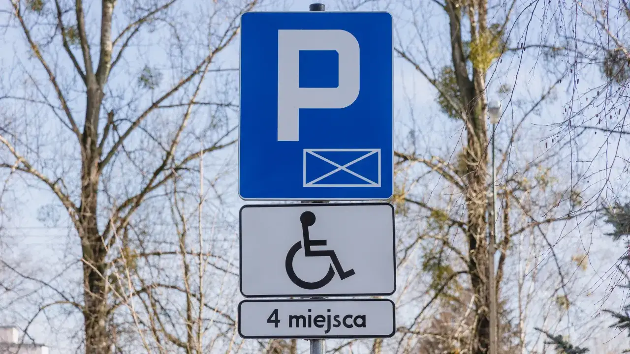 karta parkingowa dla niepełnosprawnych wz&oacute;r obecny i nowy 2026